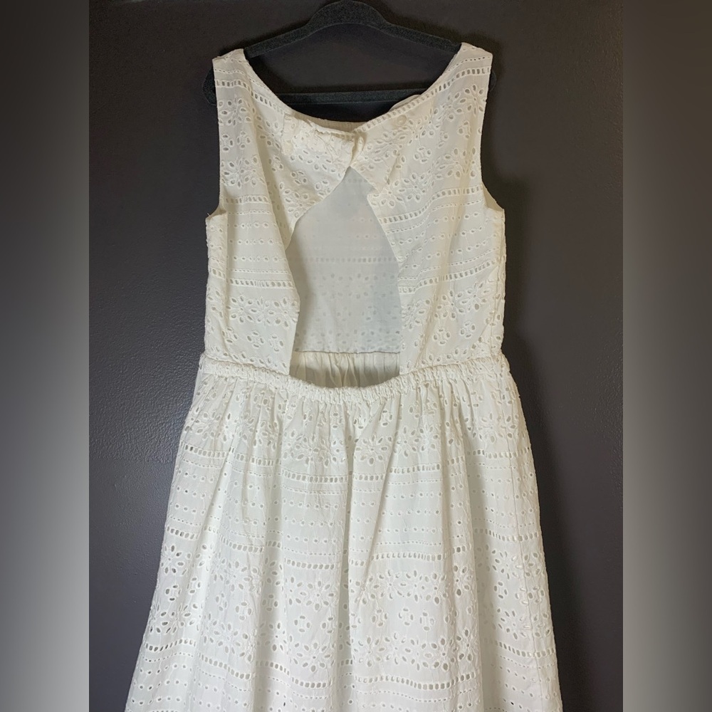 H&M Elegant White Eyelet Open Back  dress Size 9 - Picture 4 of 4